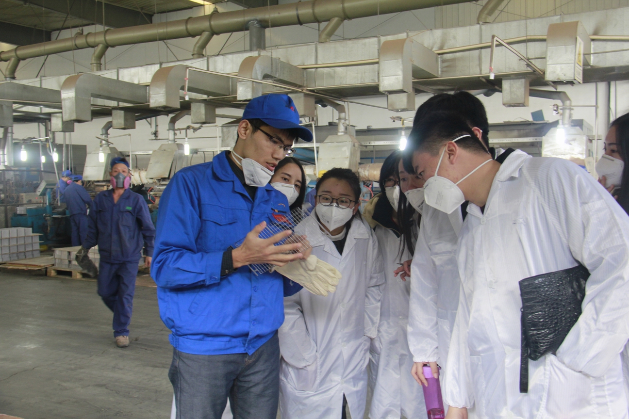 新葡的京官网研究生到烽火科技银泰电源公司开展社会实践活动